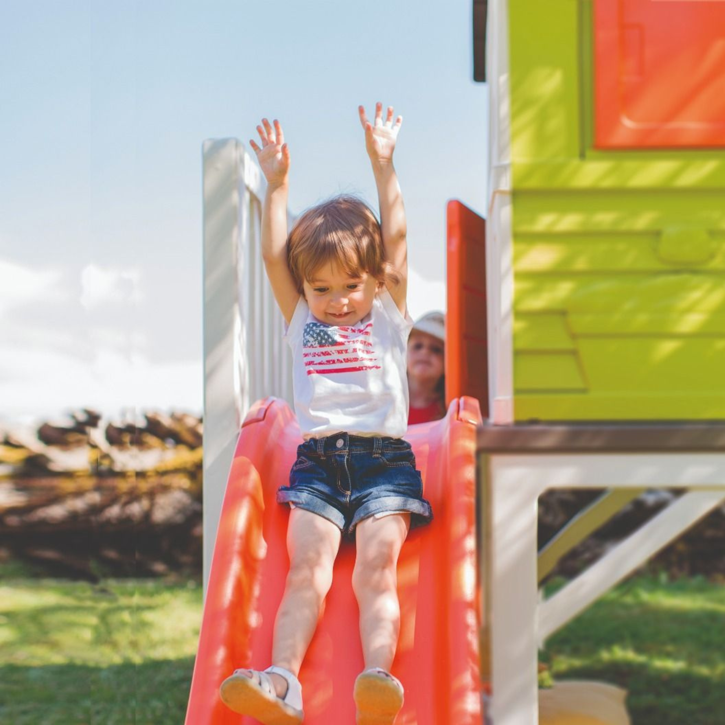SMOBY Cubby House on Stilts with Slide